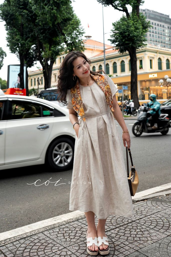 Đầm cổ tròn xếp ly kèm belt linen tưng premium Cói Design
