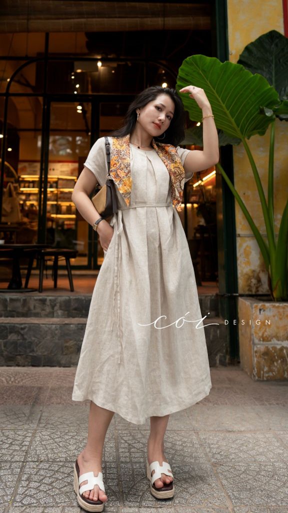 Đầm cổ tròn xếp ly kèm belt linen tưng premium Cói Design