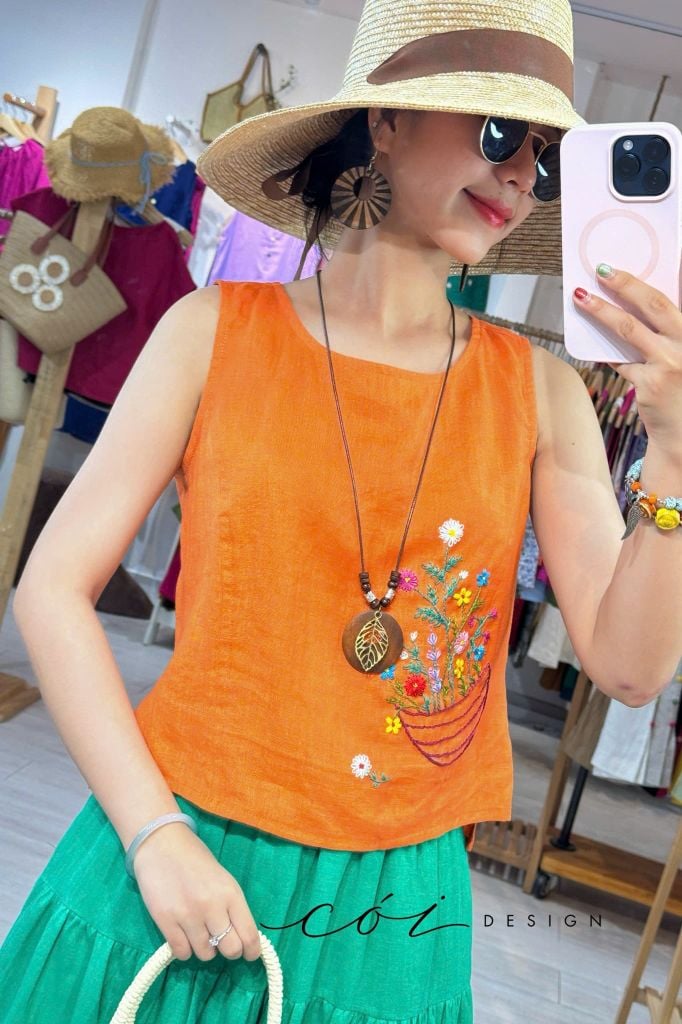 Áo thêu tay Giỏ Hoa Nhỏ ( khuy dây) Cói Design