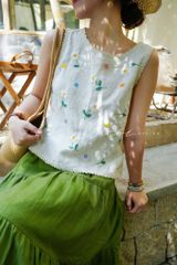 Áo sát nách thêu tay hoa rơi viền sò linen tưng premium Cói Design
