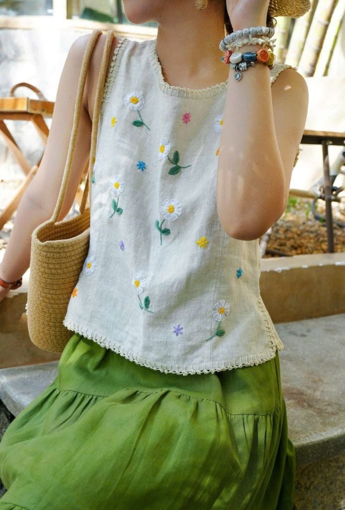 Áo sát nách thêu tay hoa rơi viền sò linen tưng premium Cói Design