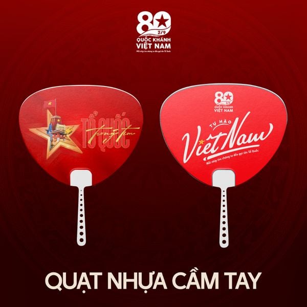  Quạt nhựa cầm tay in logo Tổ Quốc trong tim Concert Quốc Gia 