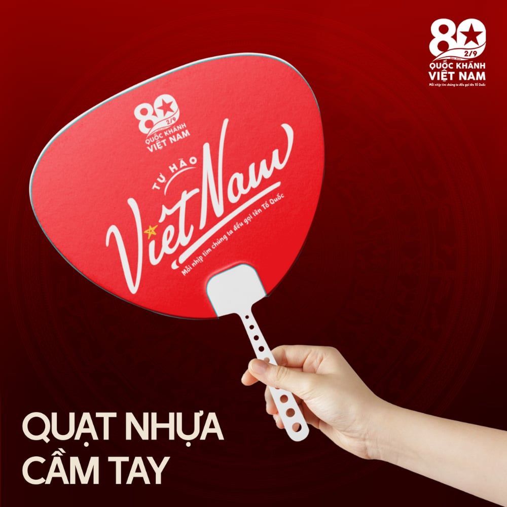  Quạt nhựa cầm tay in logo Tổ Quốc trong tim Concert Quốc Gia 