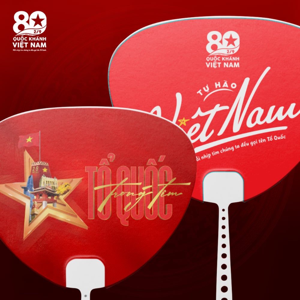  Quạt nhựa cầm tay in logo Tổ Quốc trong tim – Kỷ niệm 80 năm Quốc Khánh Việt Nam– Concert Quốc Gia 2025 