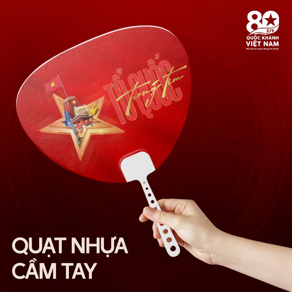  Quạt nhựa cầm tay in logo Tổ Quốc trong tim Concert Quốc Gia 