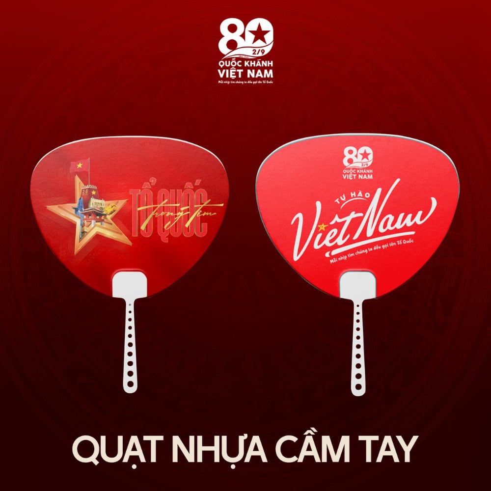  Quạt nhựa cầm tay in logo Tổ Quốc trong tim – Kỷ niệm 80 năm Quốc Khánh Việt Nam– Concert Quốc Gia 2025 