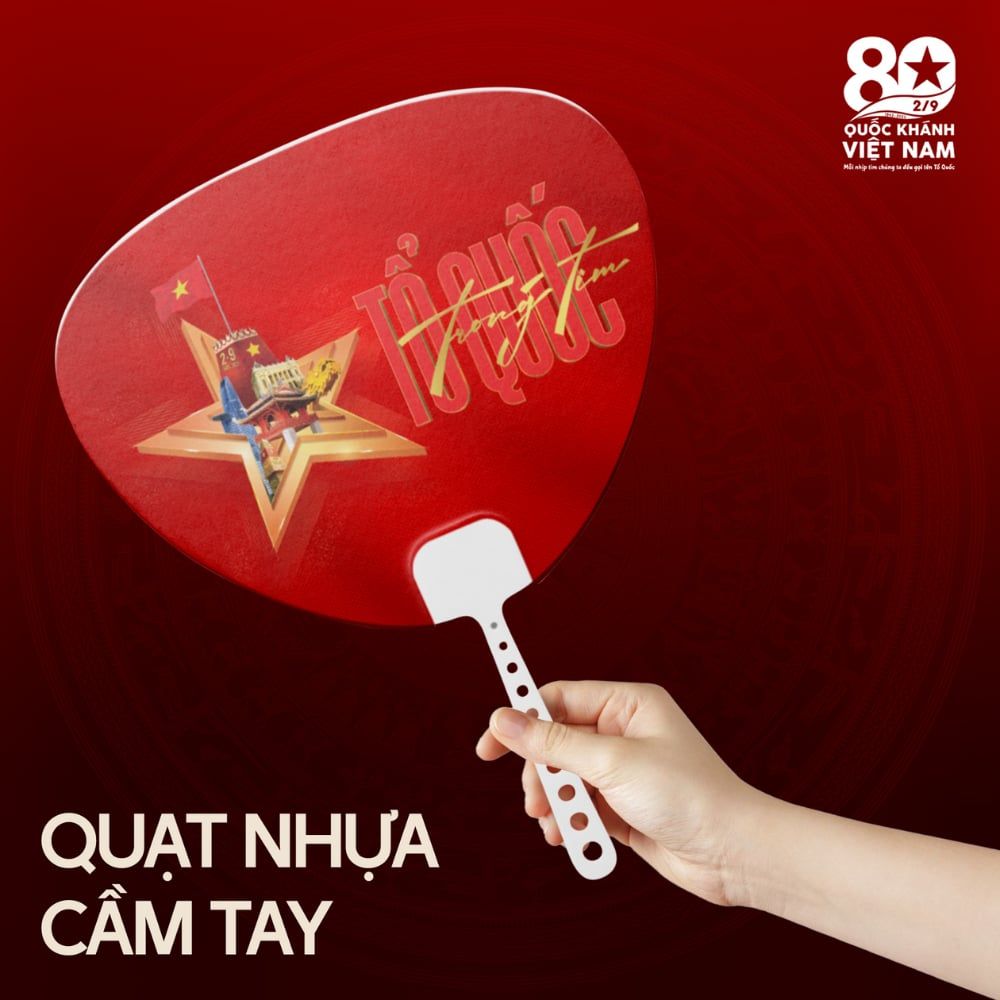  Quạt nhựa cầm tay in logo Tổ Quốc trong tim – Kỷ niệm 80 năm Quốc Khánh Việt Nam– Concert Quốc Gia 2025 