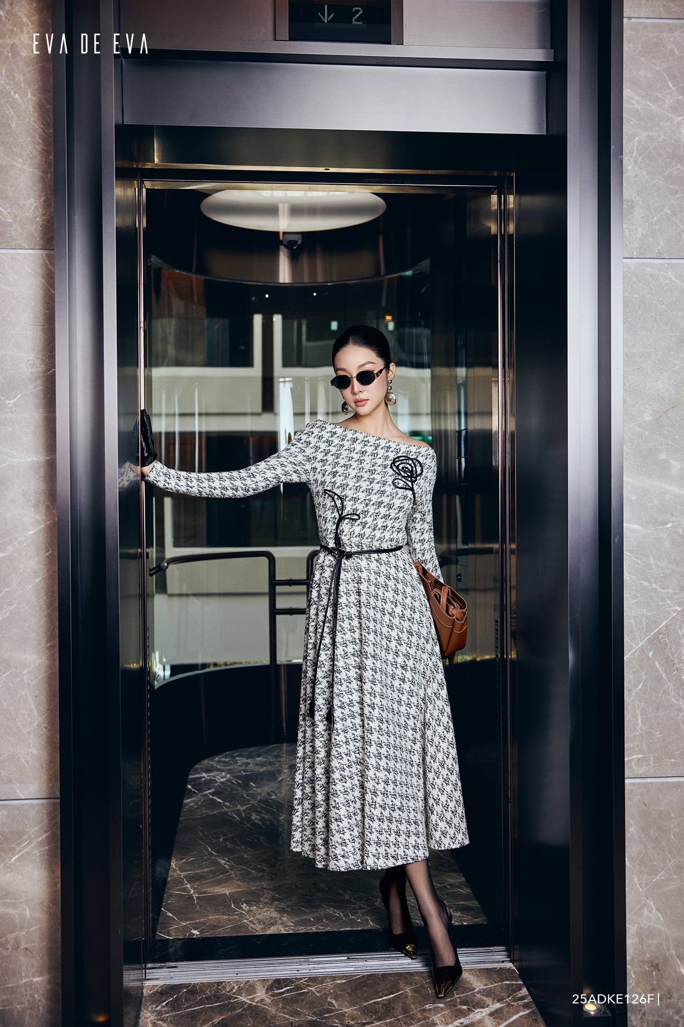  Đầm trễ vai, Dáng thắt eo 25ADKE126F đi kèm TLU25_040 D 