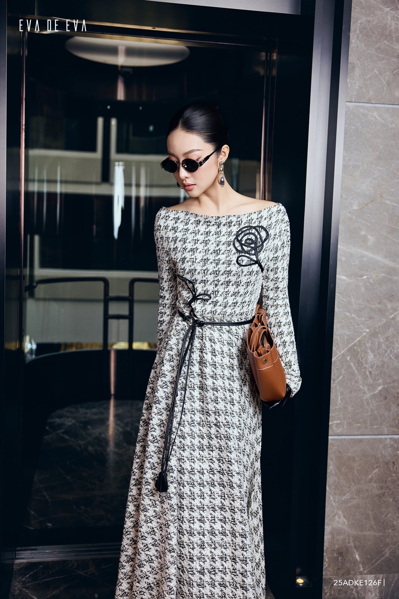  Đầm trễ vai, Dáng thắt eo 25ADKE126F đi kèm TLU25_040 D 