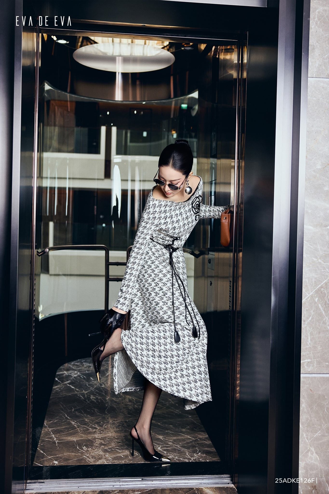  Đầm trễ vai, Dáng thắt eo 25ADKE126F đi kèm TLU25_040 D 