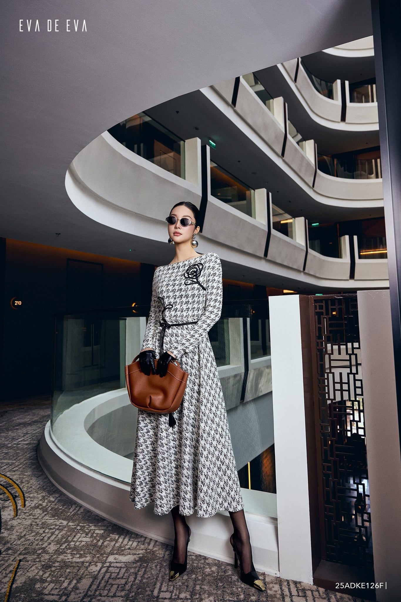  Đầm trễ vai, Dáng thắt eo 25ADKE126F đi kèm TLU25_040 D 