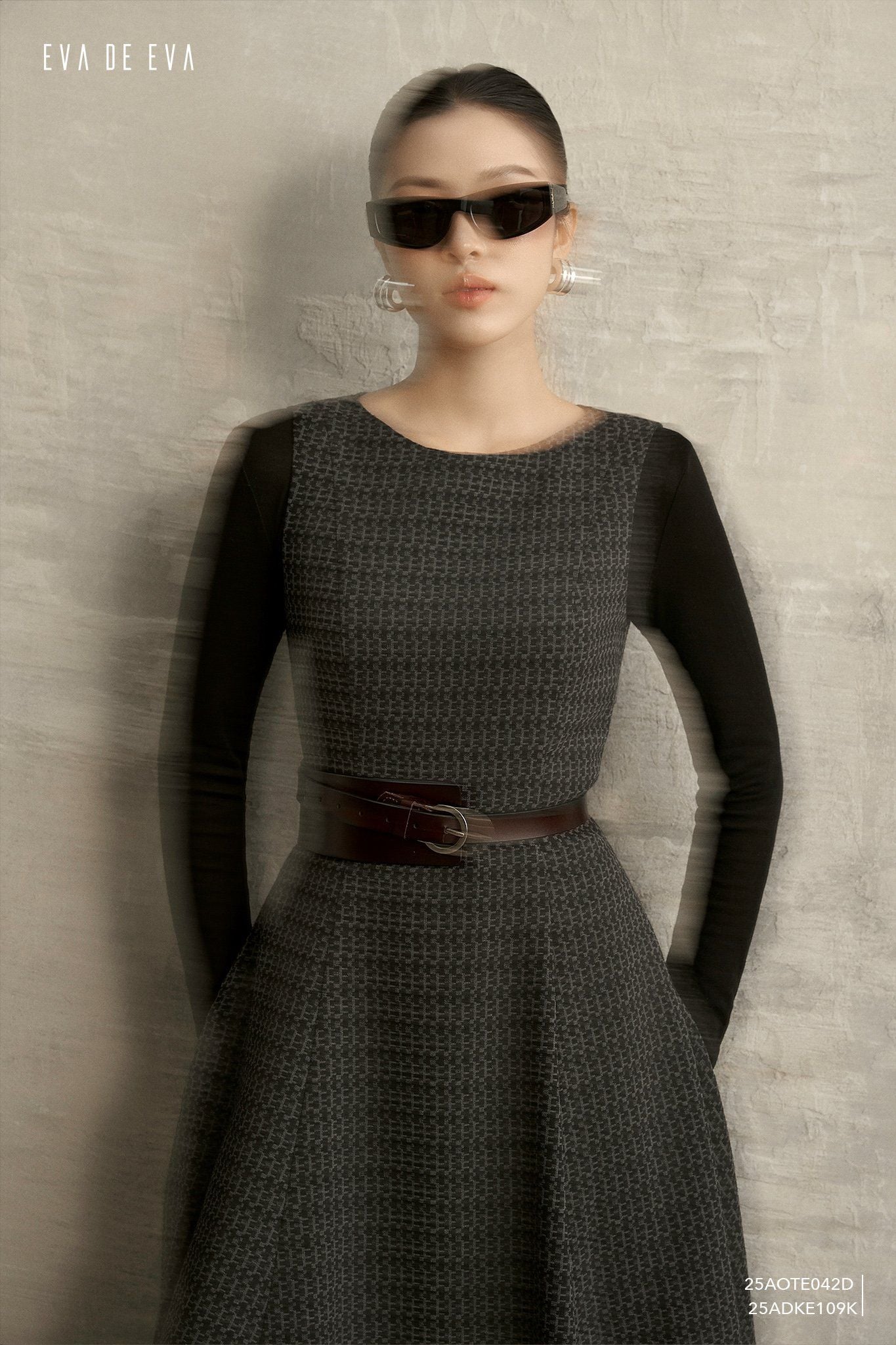  Đầm sát nách, Dáng thắt eo 25ADKE109K đi kèm 25AOTE042D 
