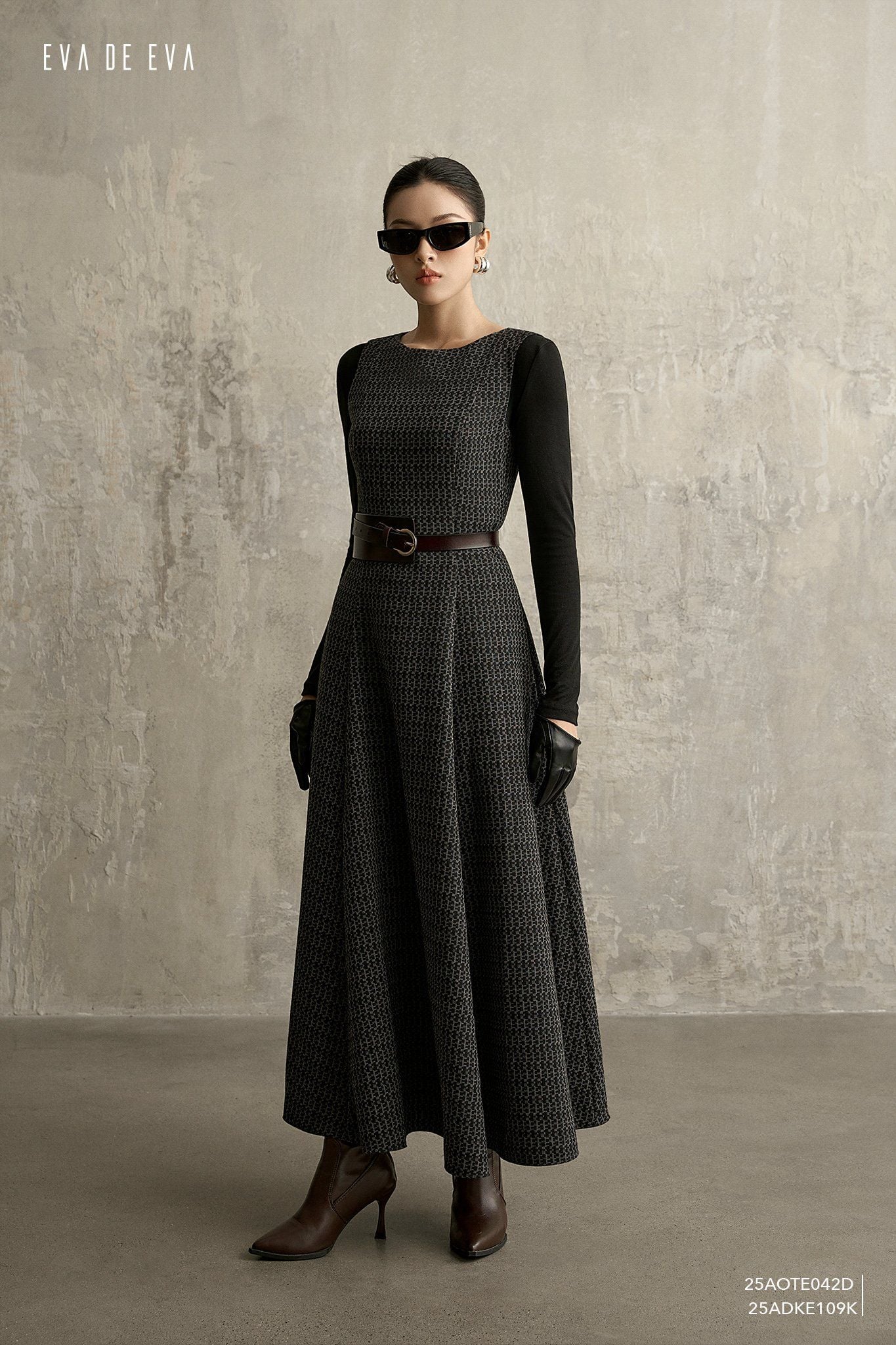  Đầm sát nách, Dáng thắt eo 25ADKE109K đi kèm 25AOTE042D 