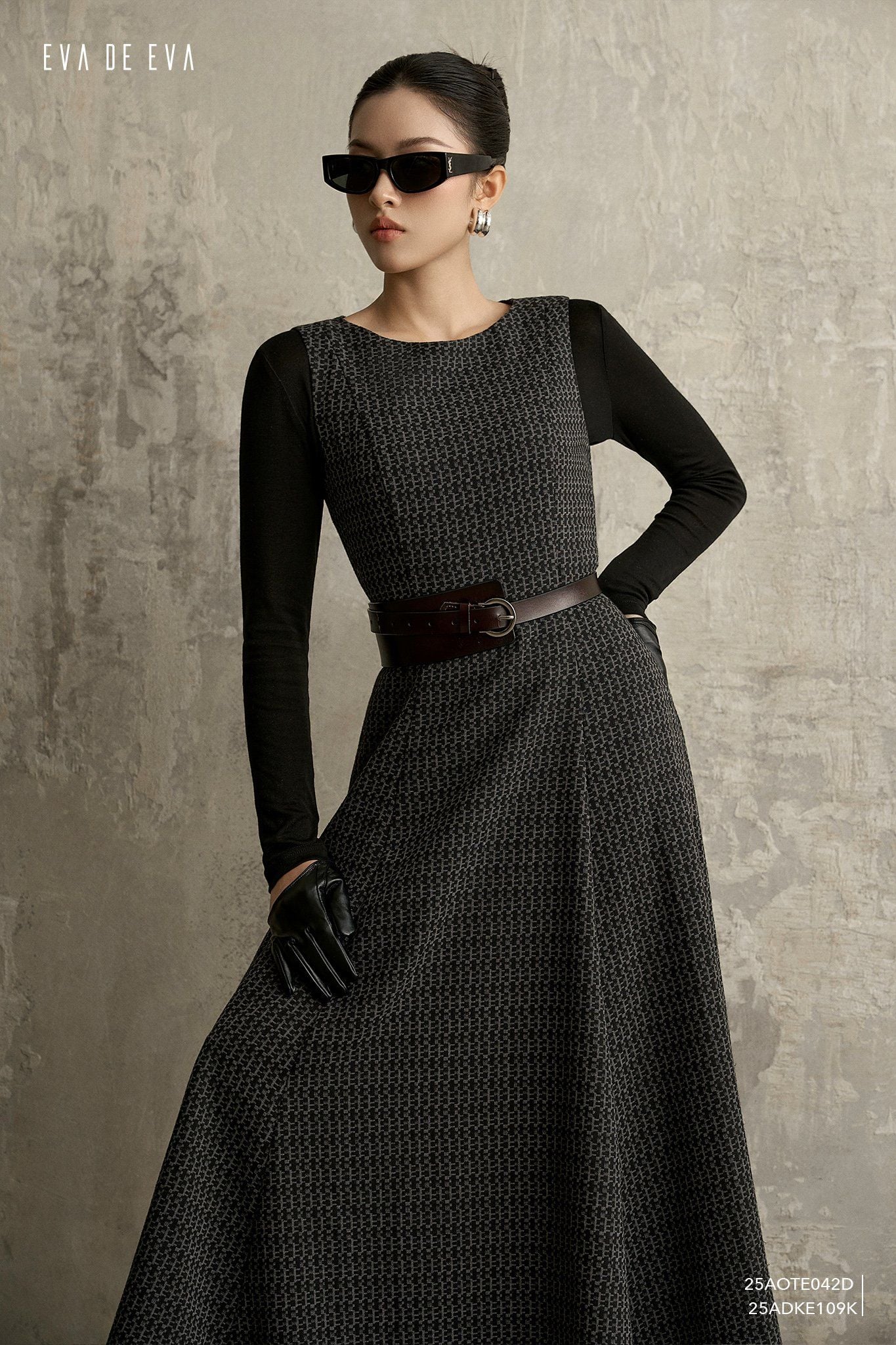  Đầm sát nách, Dáng thắt eo 25ADKE109K đi kèm 25AOTE042D 
