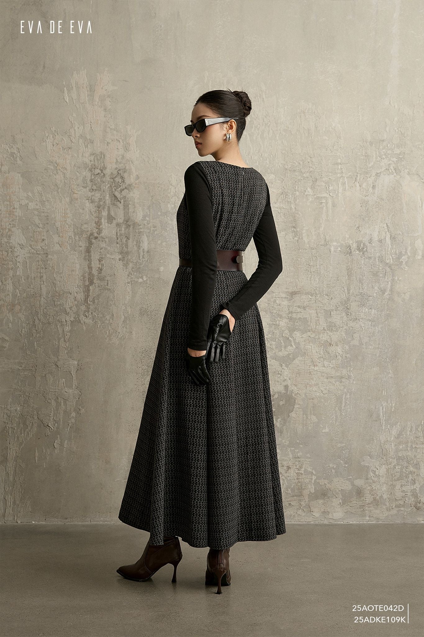  Đầm sát nách, Dáng thắt eo 25ADKE109K đi kèm 25AOTE042D 