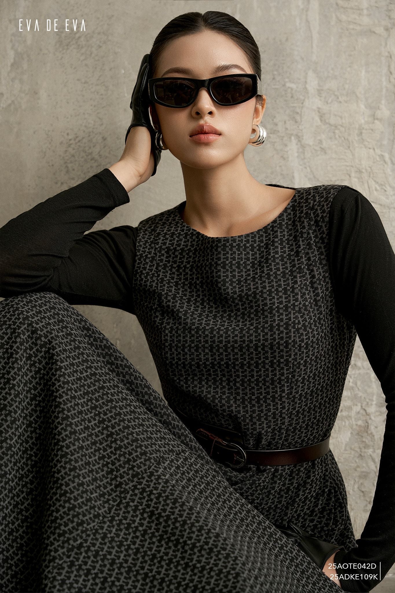  Đầm sát nách, Dáng thắt eo 25ADKE109K đi kèm 25AOTE042D 