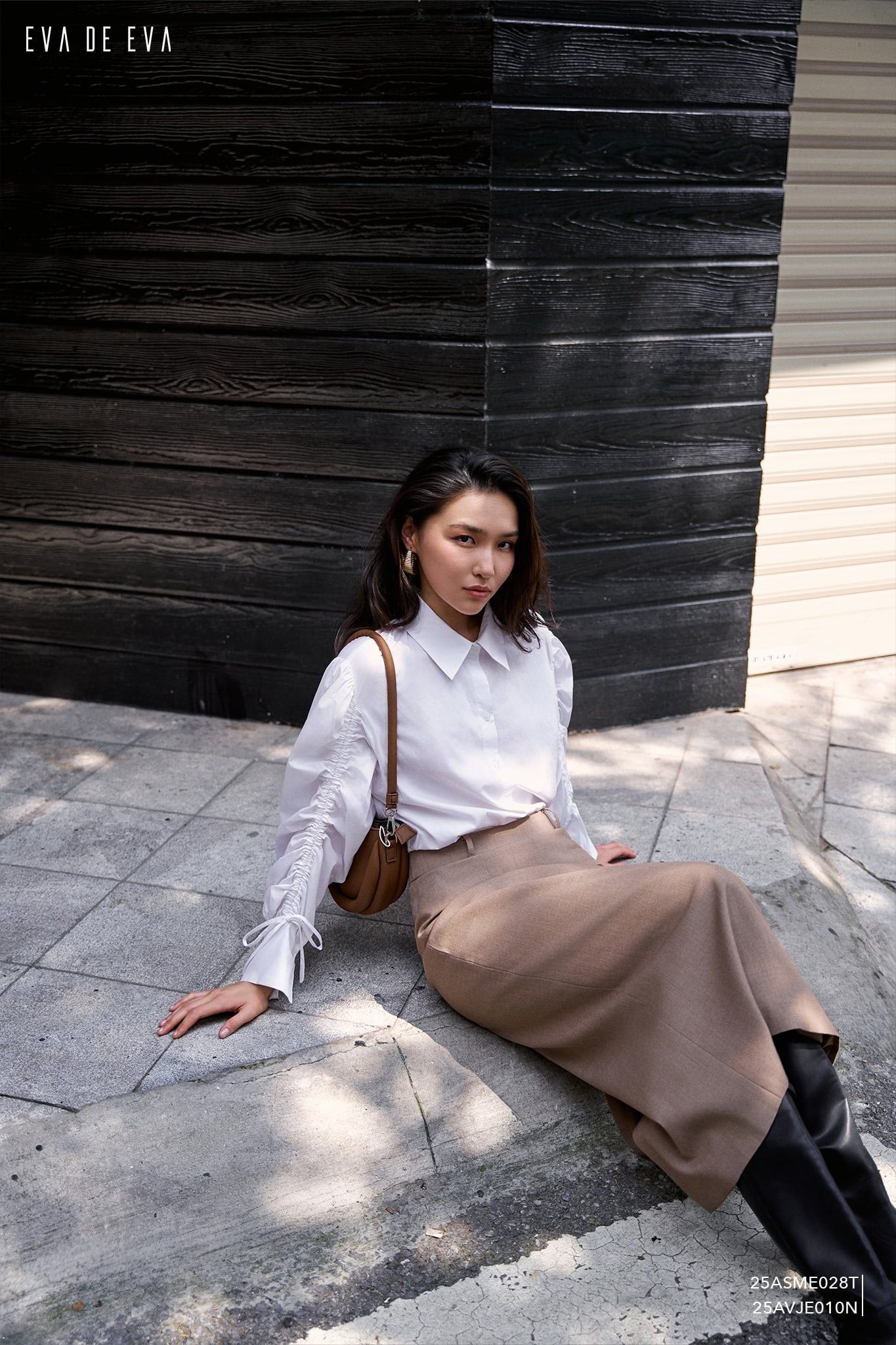  Váy trong bộ Vest-Váy,  25AVJE010N đi kèm TLU25_011C 