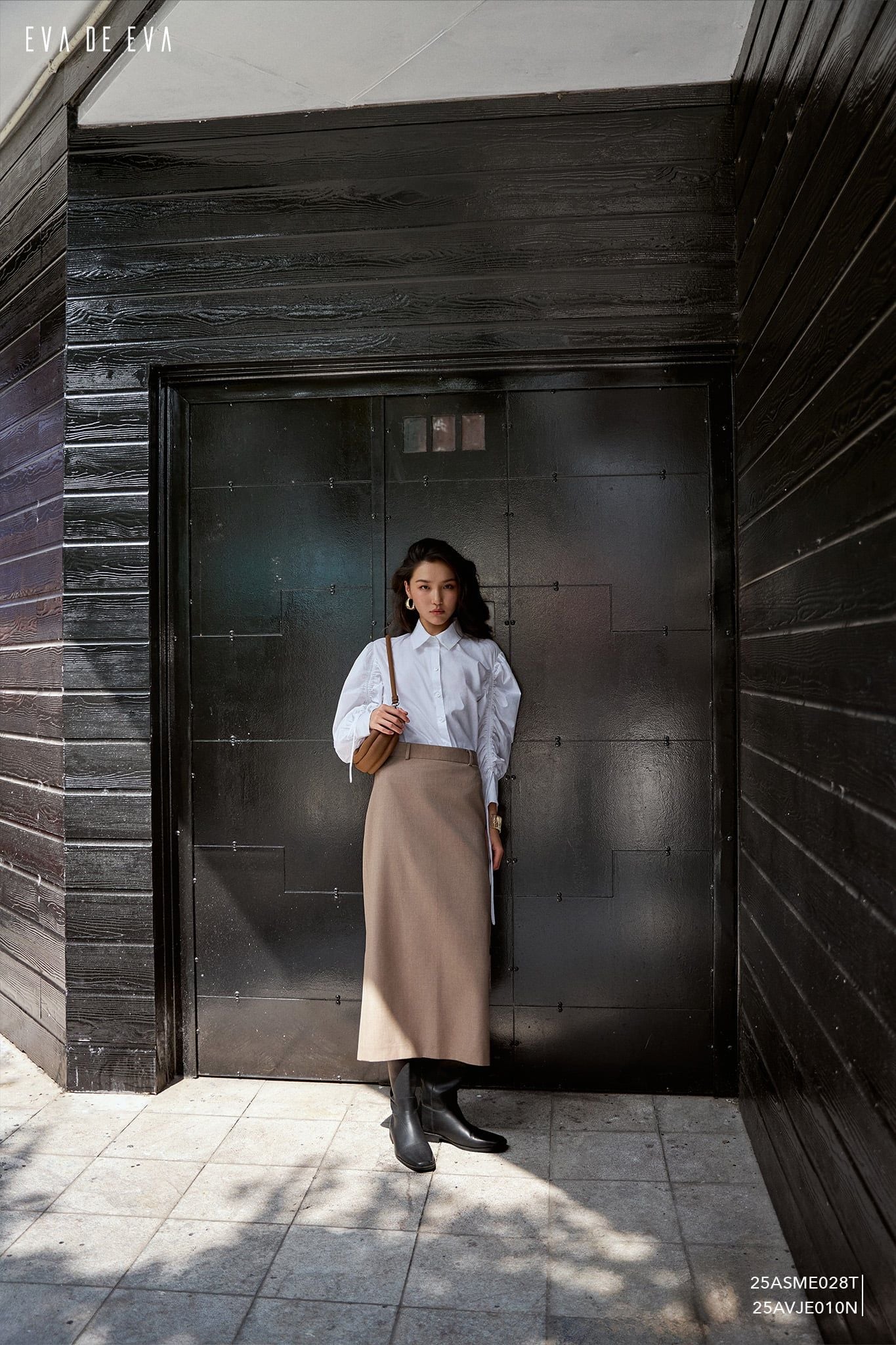  Váy trong bộ Vest-Váy,  25AVJE010N đi kèm TLU25_011C 