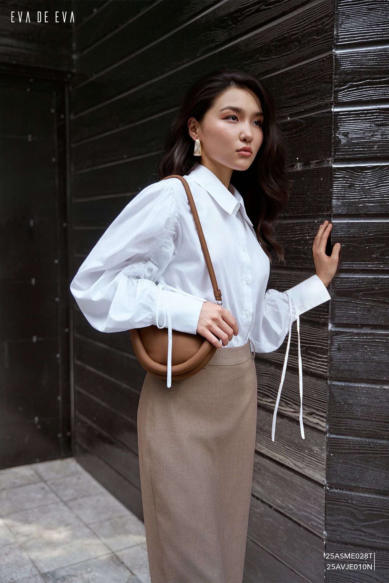  Váy trong bộ Vest-Váy,  25AVJE010N đi kèm TLU25_011C 