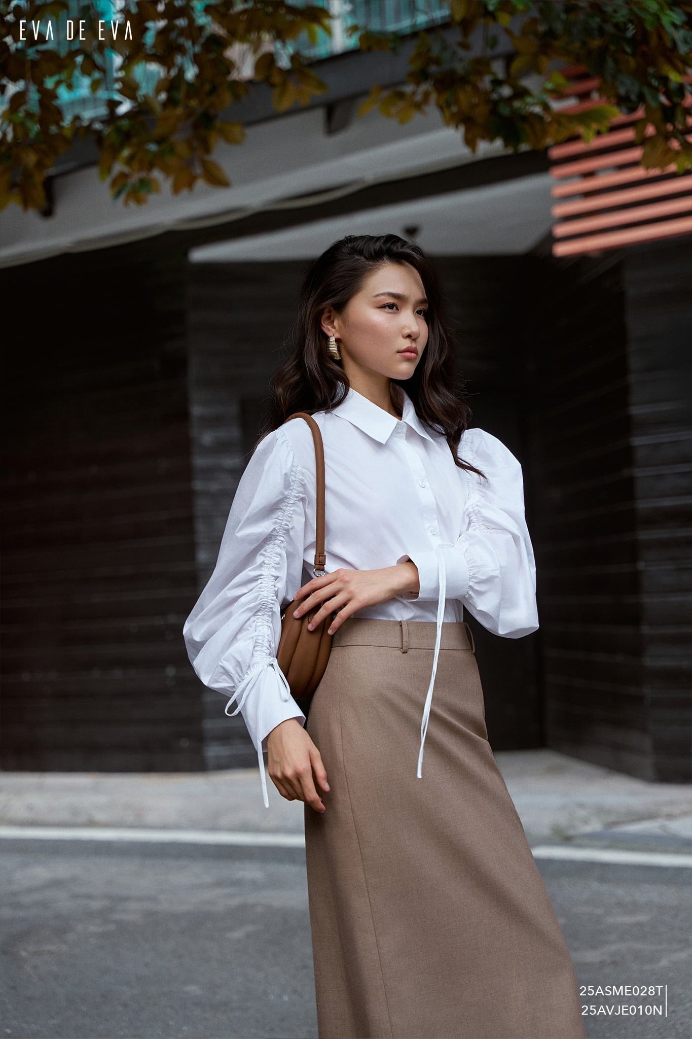  Váy trong bộ Vest-Váy,  25AVJE010N đi kèm TLU25_011C 