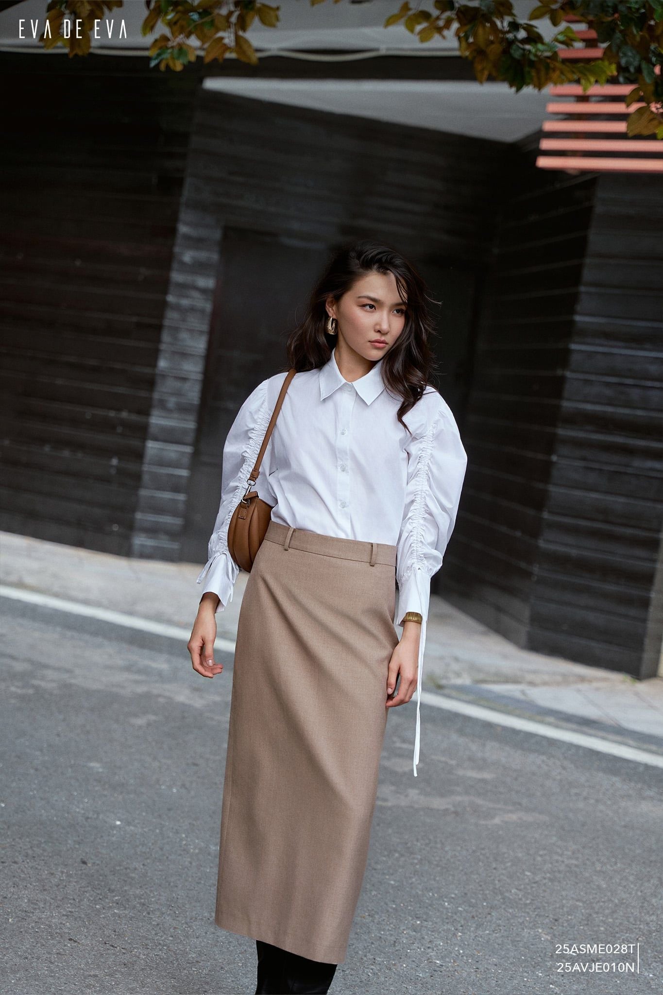  Váy trong bộ Vest-Váy,  25AVJE010N đi kèm TLU25_011C 