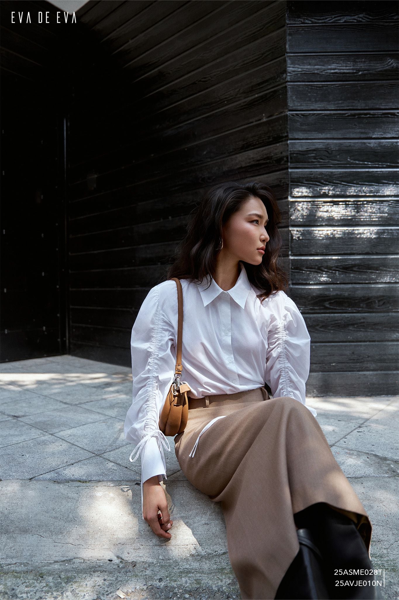  Váy trong bộ Vest-Váy,  25AVJE010N đi kèm TLU25_011C 