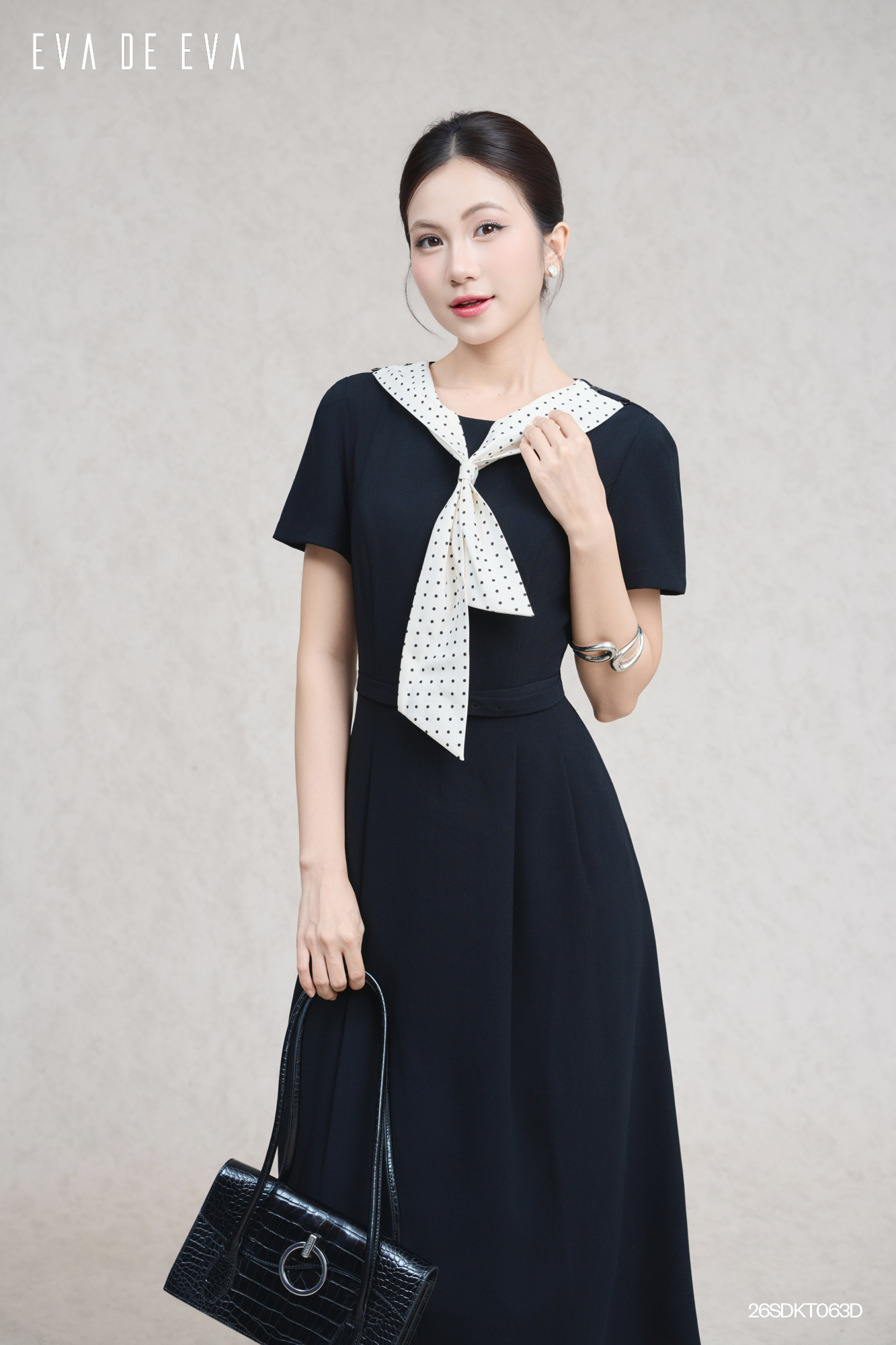  Đầm tay ngắn, Dáng thắt eo 26SDKT063D 