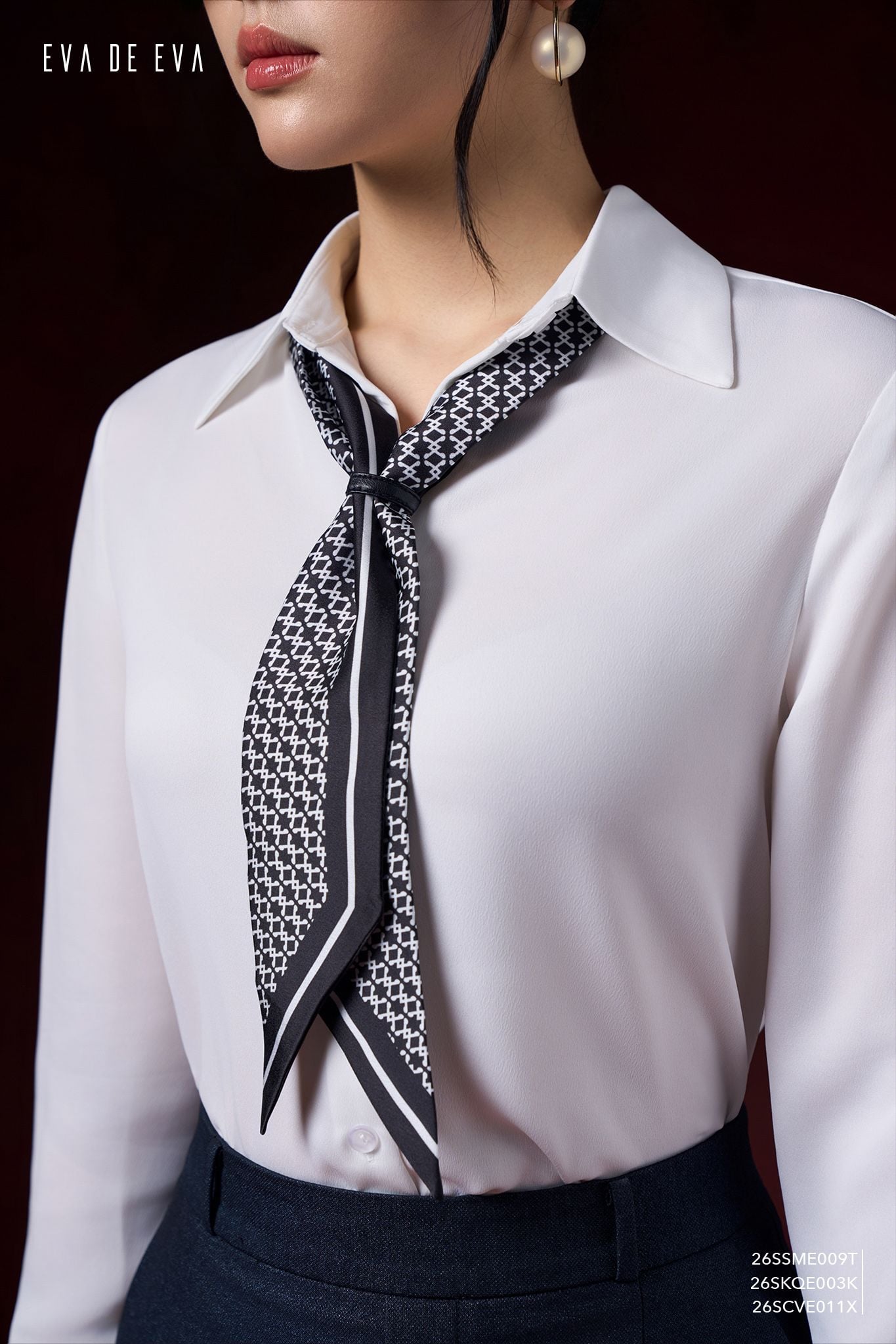  Sơ mi tay dài, Dáng sơ vin 26SSME009T đi kèm 26SKQE003K 