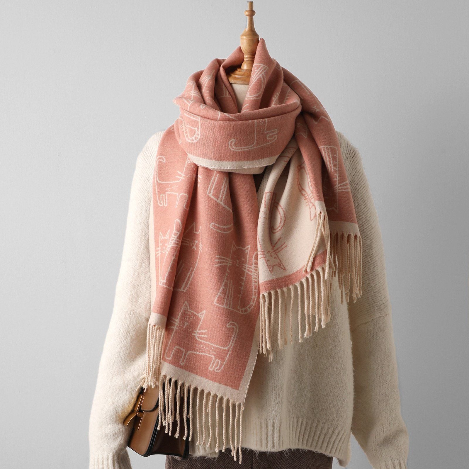  Khăn Choàng Tua Rua Hoạ Tiết Mèo 