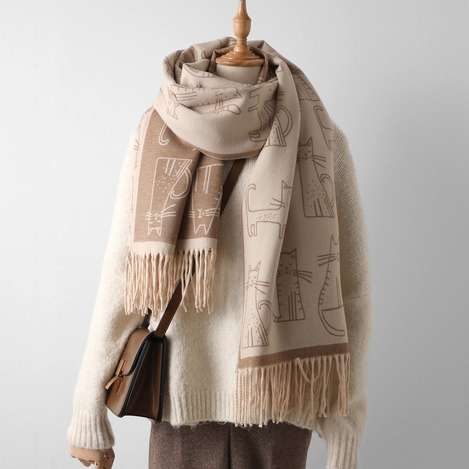  Khăn Choàng Tua Rua Hoạ Tiết Mèo 