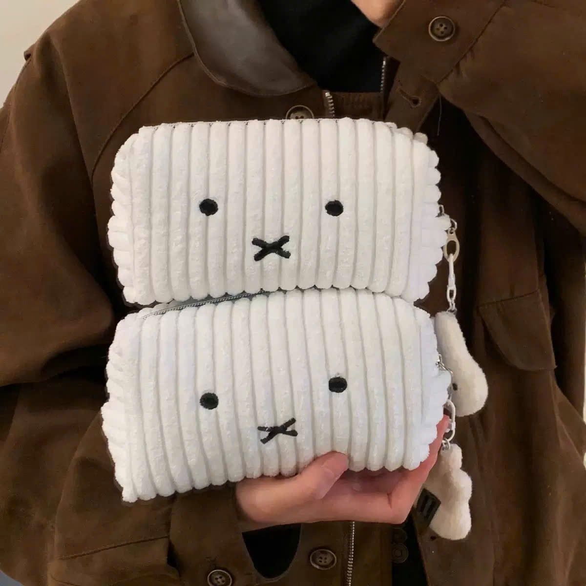  Túi Pouch Miffy Vải Nhung Kẻ 