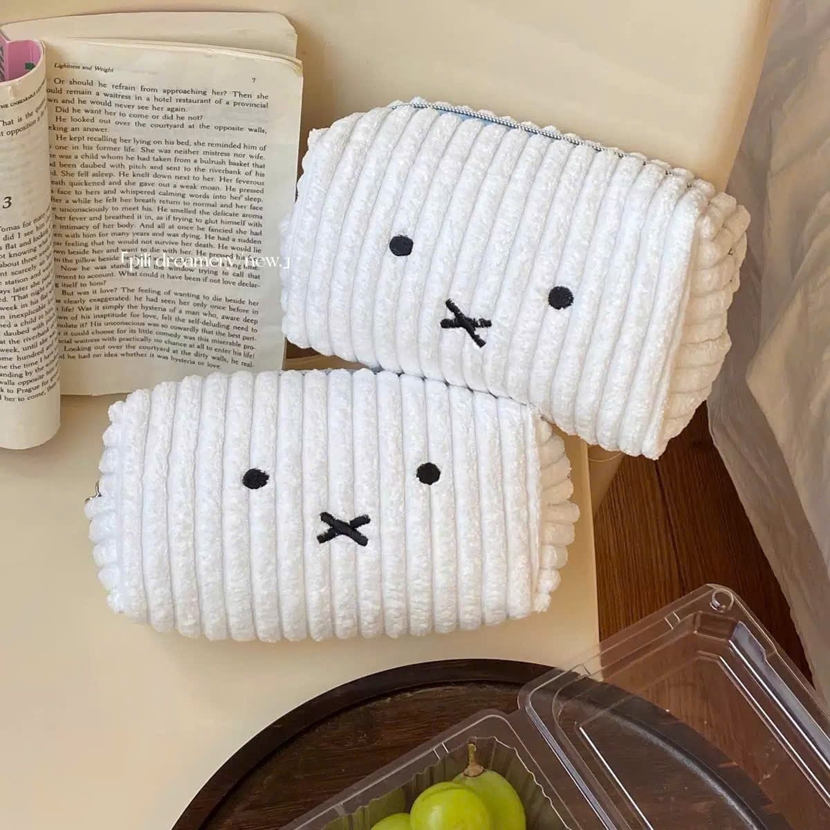  Túi Pouch Miffy Vải Nhung Kẻ 