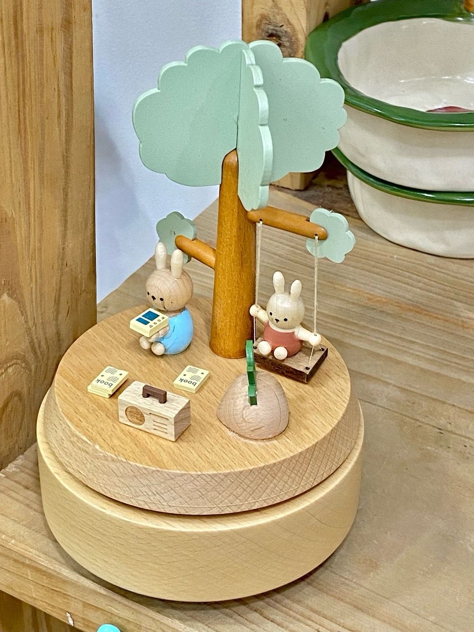  Hộp Nhạc Gỗ Tròn Thỏ Ngồi Xích Đu 