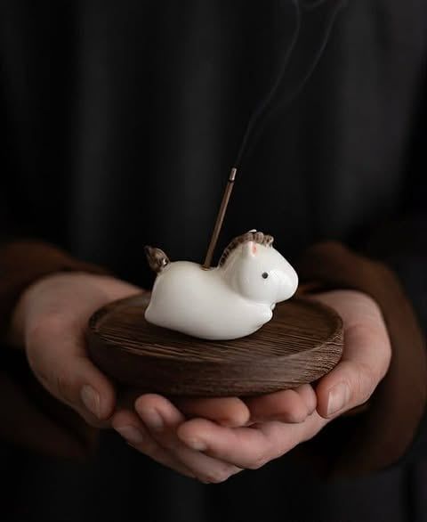  (Order) Đốt Trầm Ngựa Nhỏ Kèm Đế Gỗ 