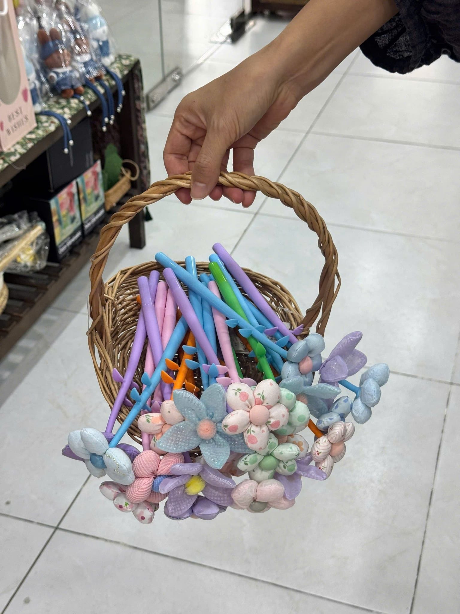  Bút Gel Hoa Vải ( Màu Ngẫu Nhiên) 
