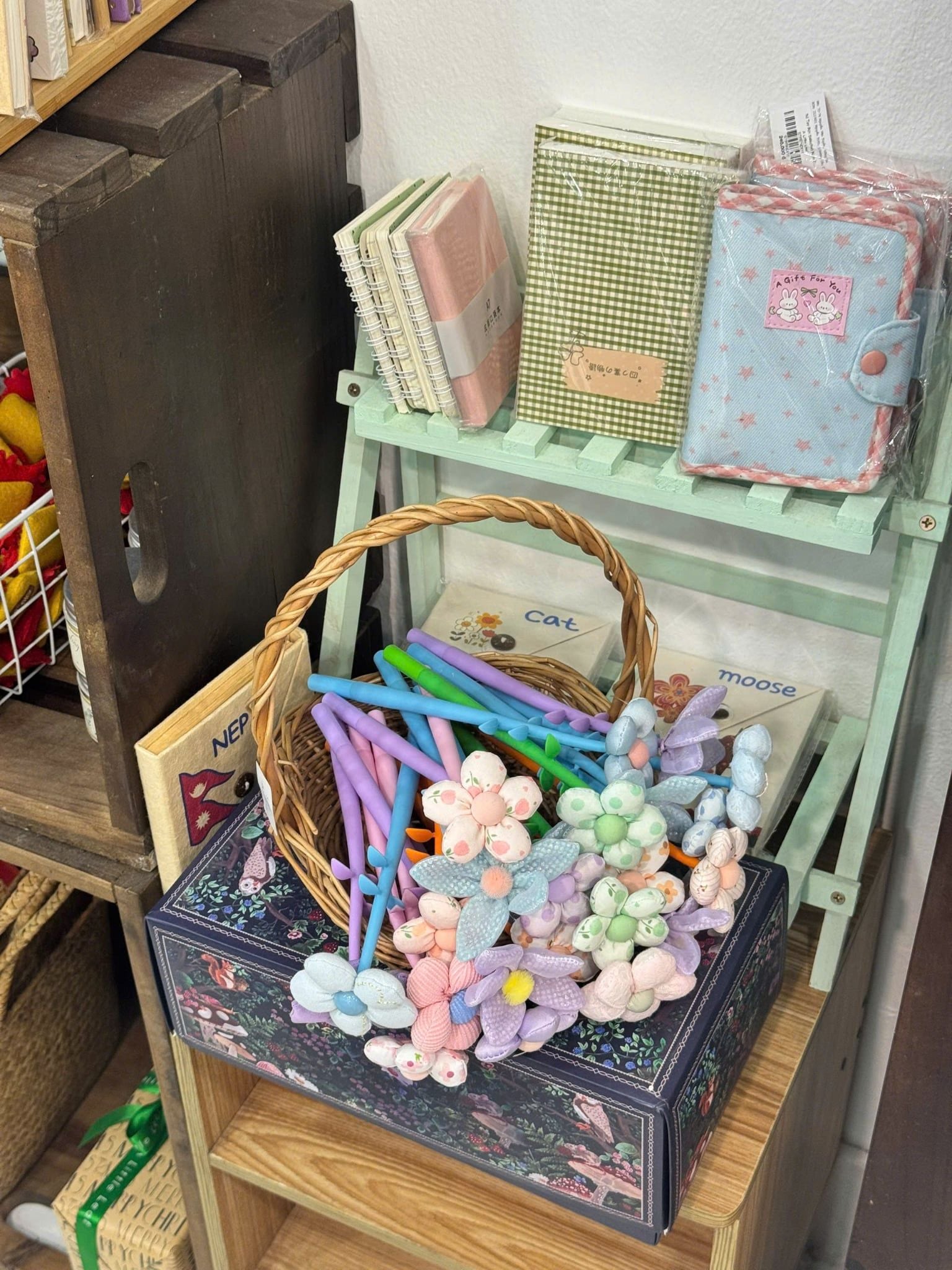  Bút Gel Hoa Vải ( Màu Ngẫu Nhiên) 