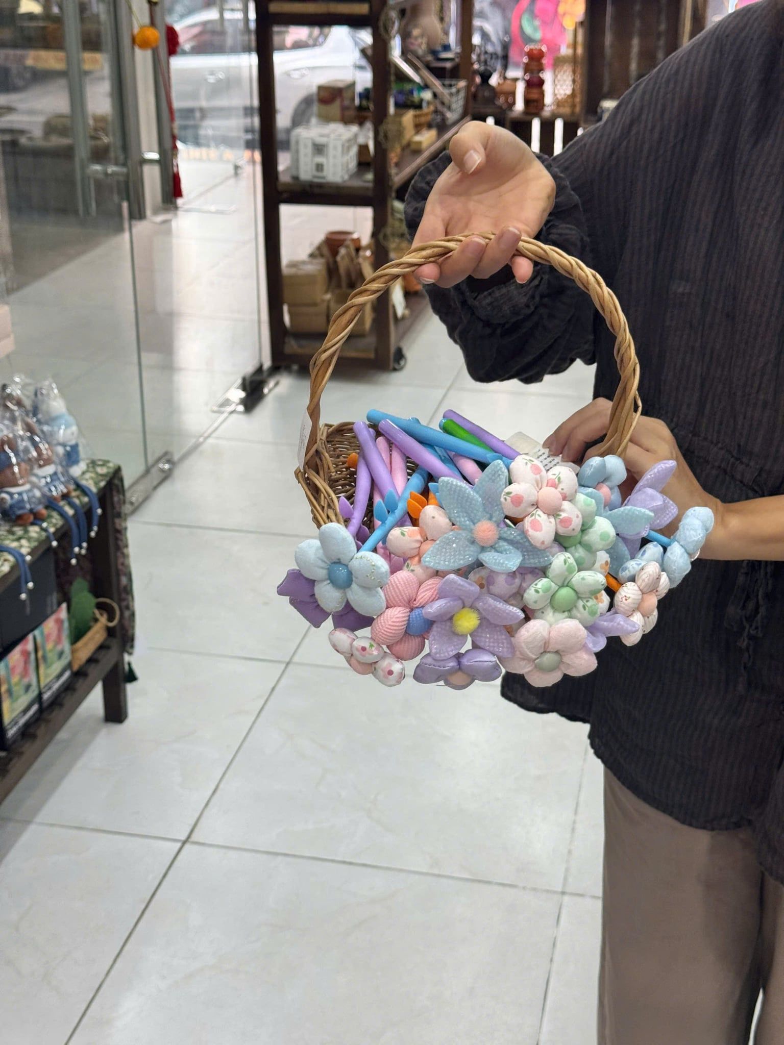  Bút Gel Hoa Vải ( Màu Ngẫu Nhiên) 