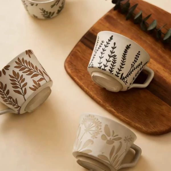  Cốc Sứ Hoa Văn Cây Cỏ 