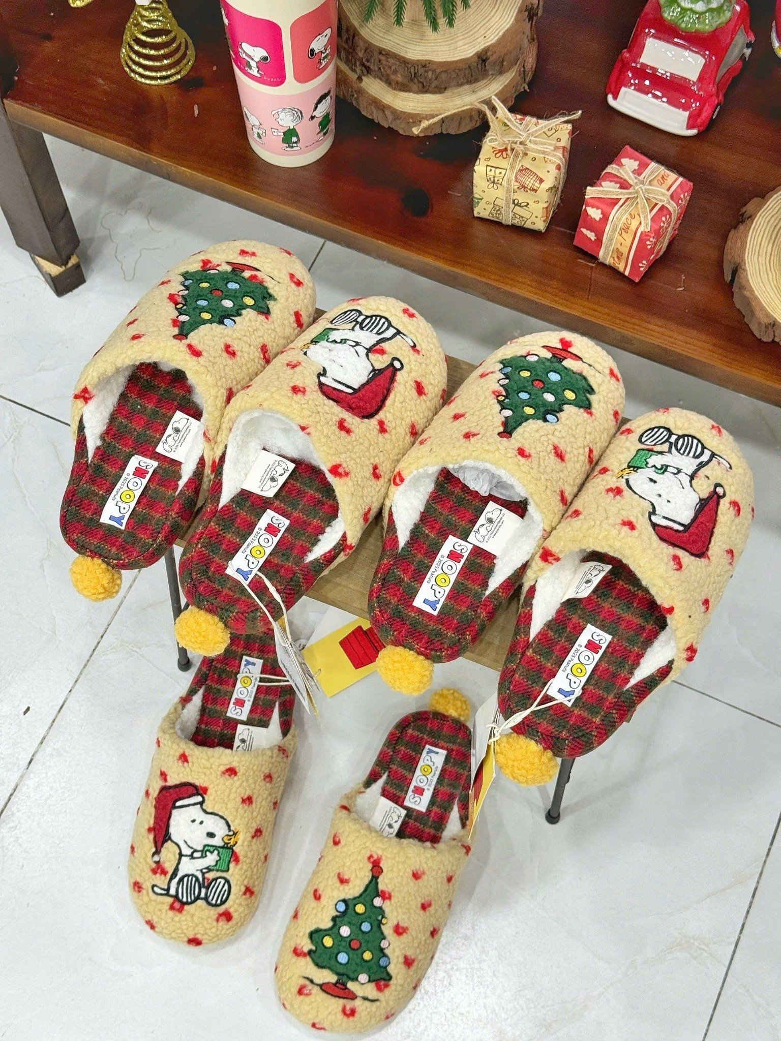  Dép Snoopy and Christmas Tree 