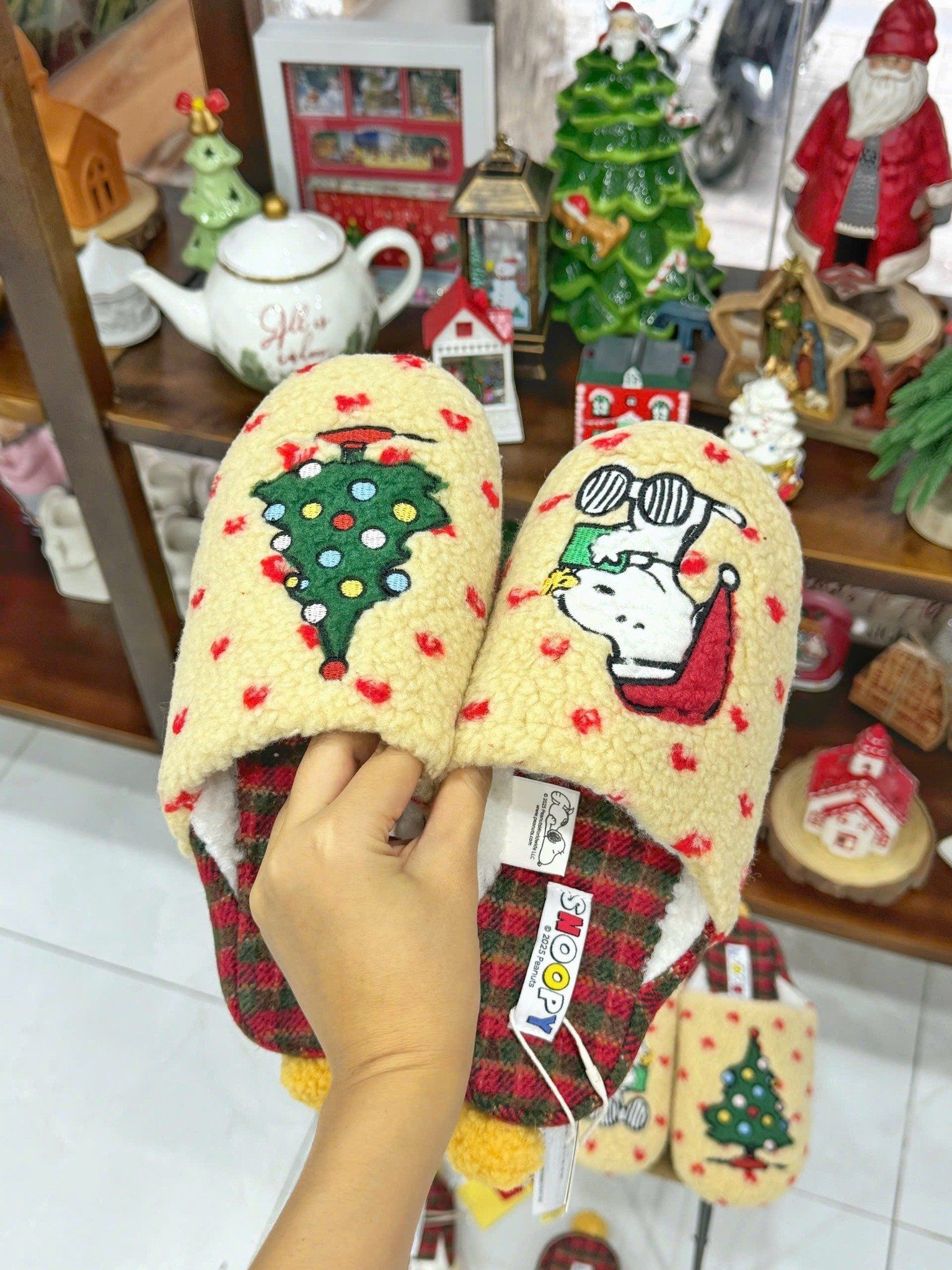  Dép Snoopy and Christmas Tree 