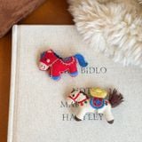  Cài Áo Ngựa Vải Thêu 