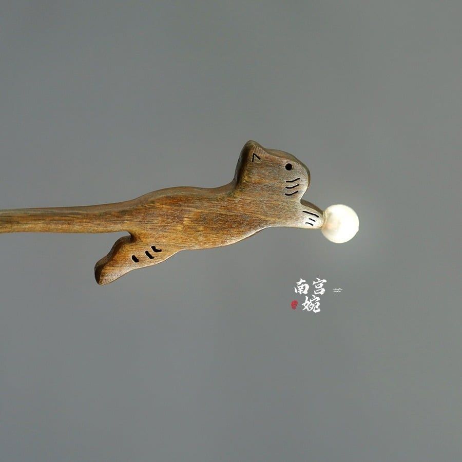  Trâm Cài Tóc Mèo Gỗ Ôm Ngọc 