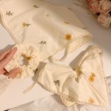  Khăn Tam Giác Thêu Hoa Cúc 