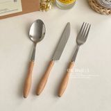  Thìa Dao Dĩa Cán Gỗ Nâu Sáng (Lẻ) 