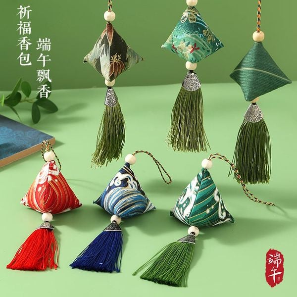  Dây Treo Ngải Cứu Sắc Màu 