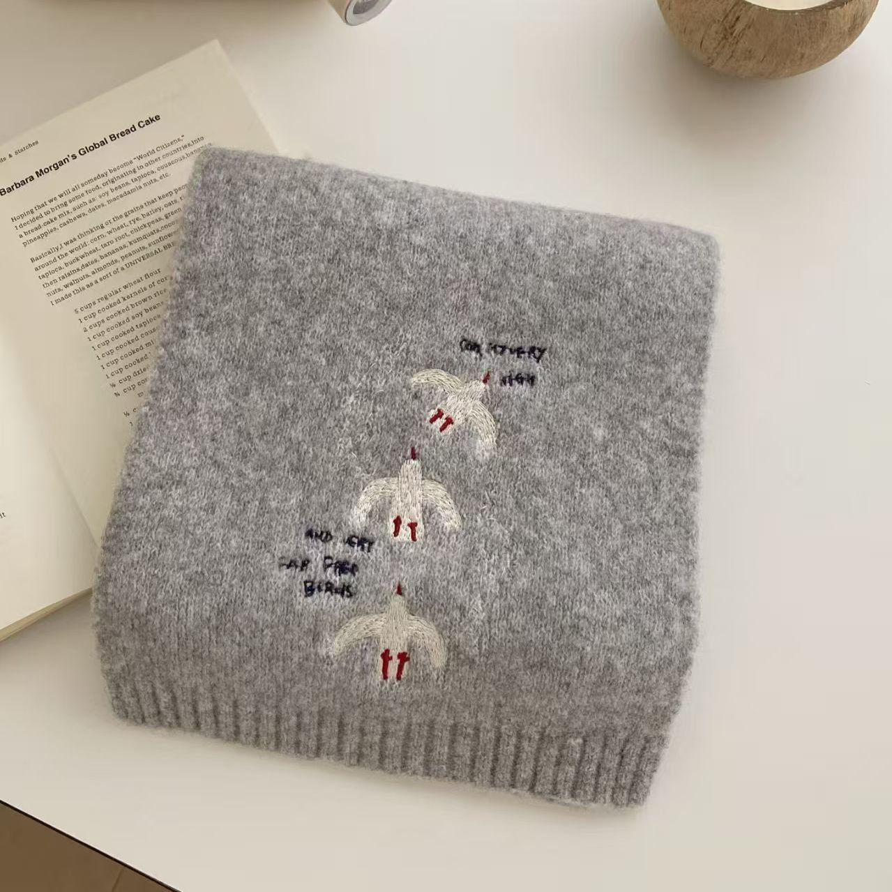  Khăn Len Thêu Hoạ Tiết Chú Chim 