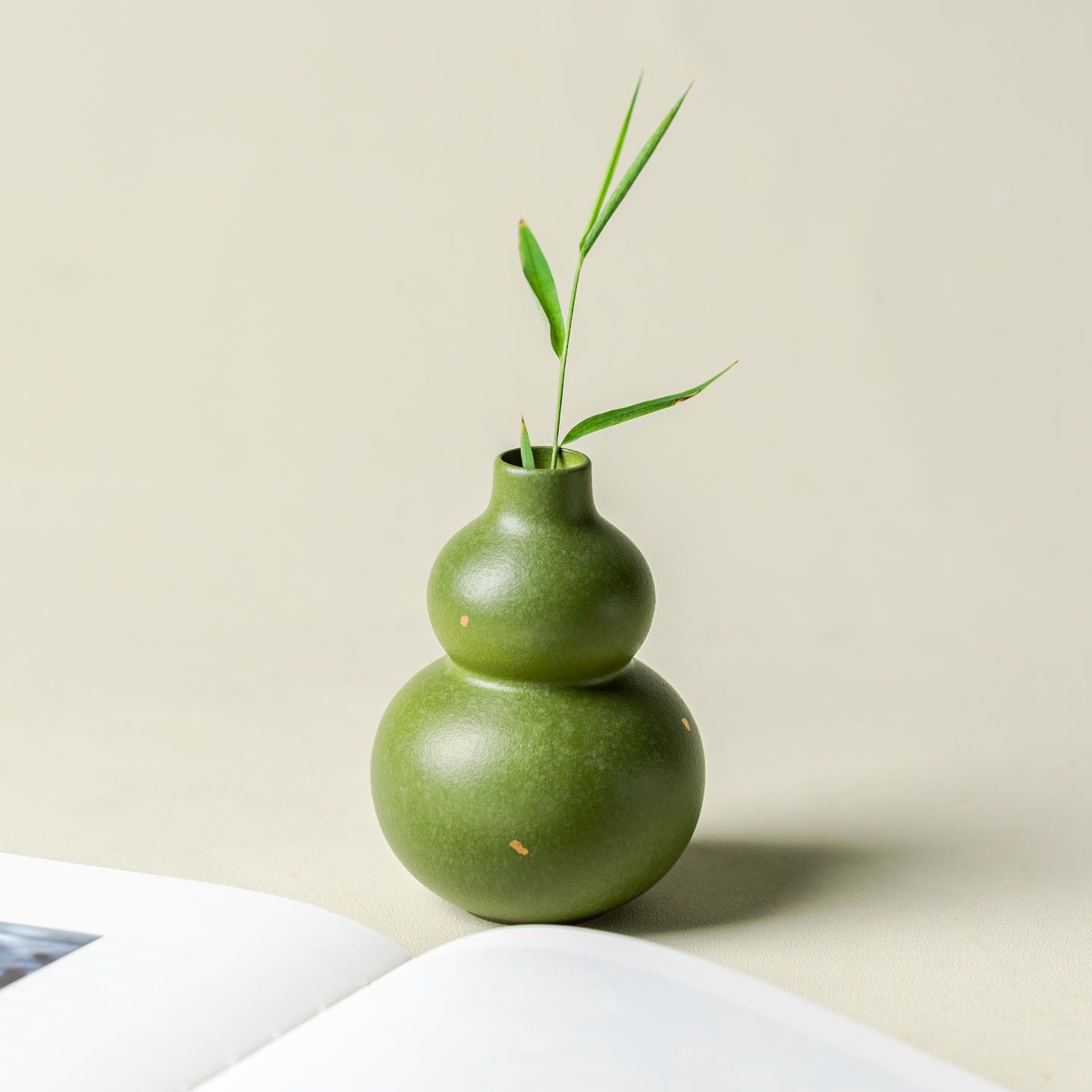  Bình Hồ Lô Lục Diệp Điểm Kim 