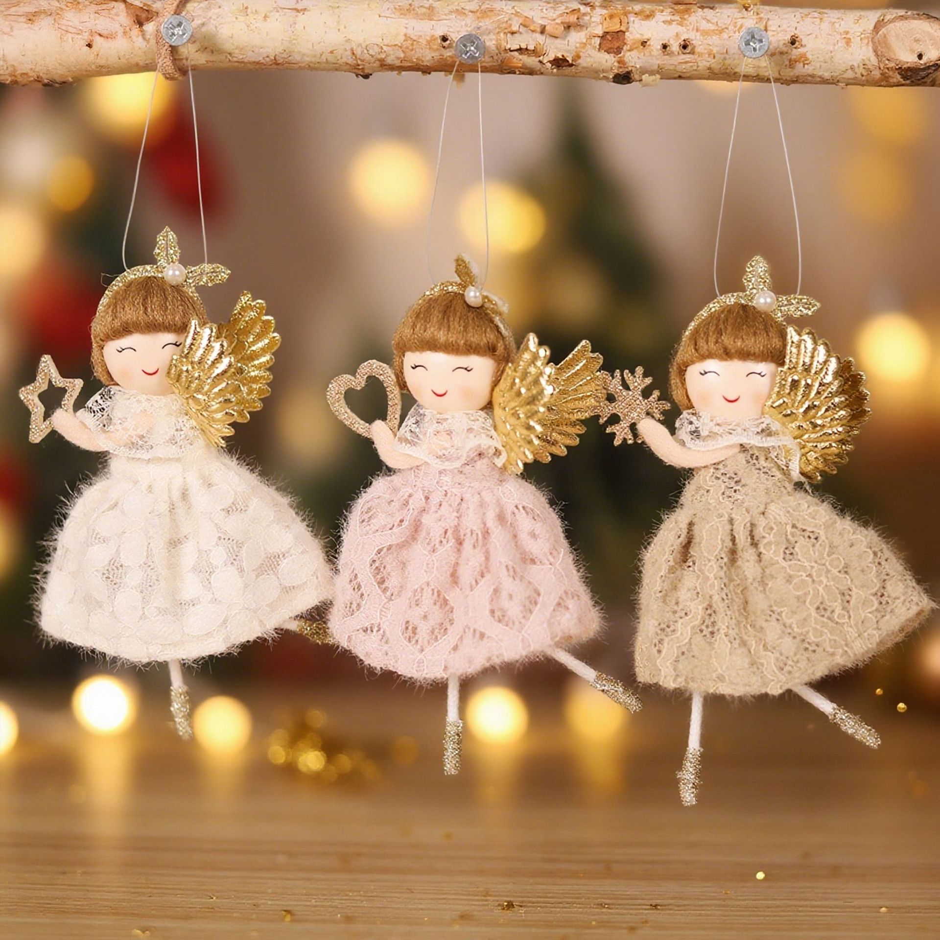  Thiên Thần Tóc Ngắn Ôm Bông Tuyết 