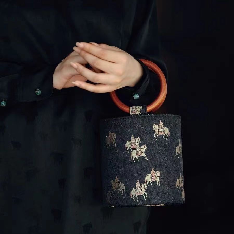  Túi Xách Bạch Mã Dạ Hành 