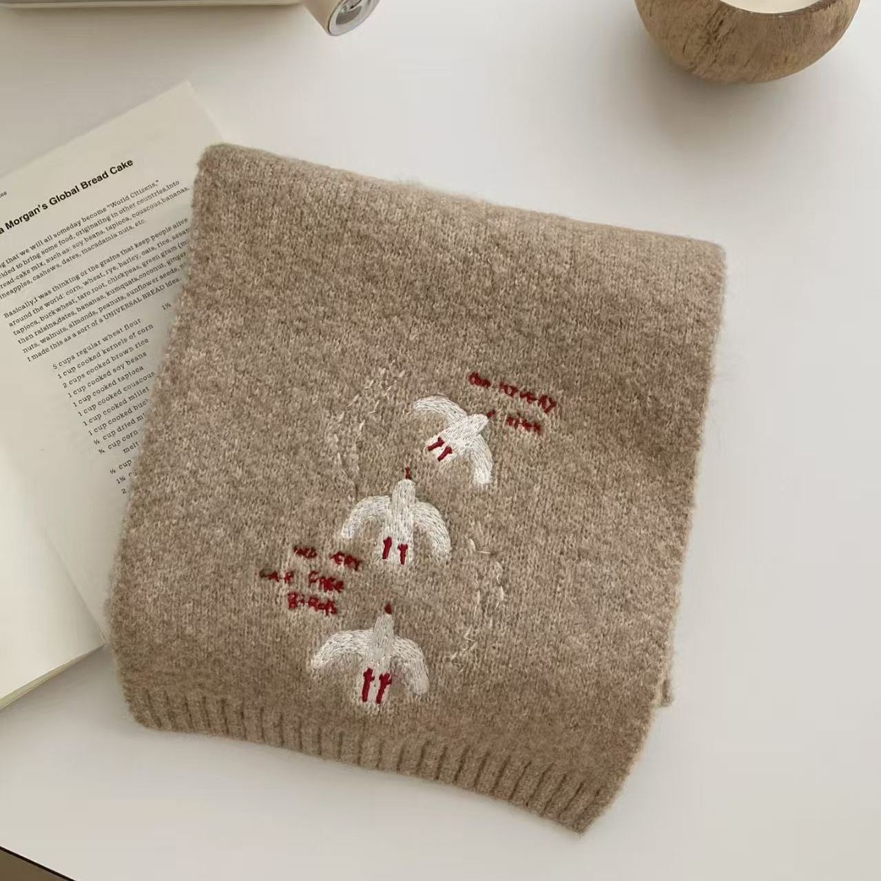  Khăn Len Thêu Hoạ Tiết Chú Chim 